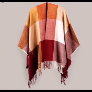 Siizu Caftan Poncho in Cranberry